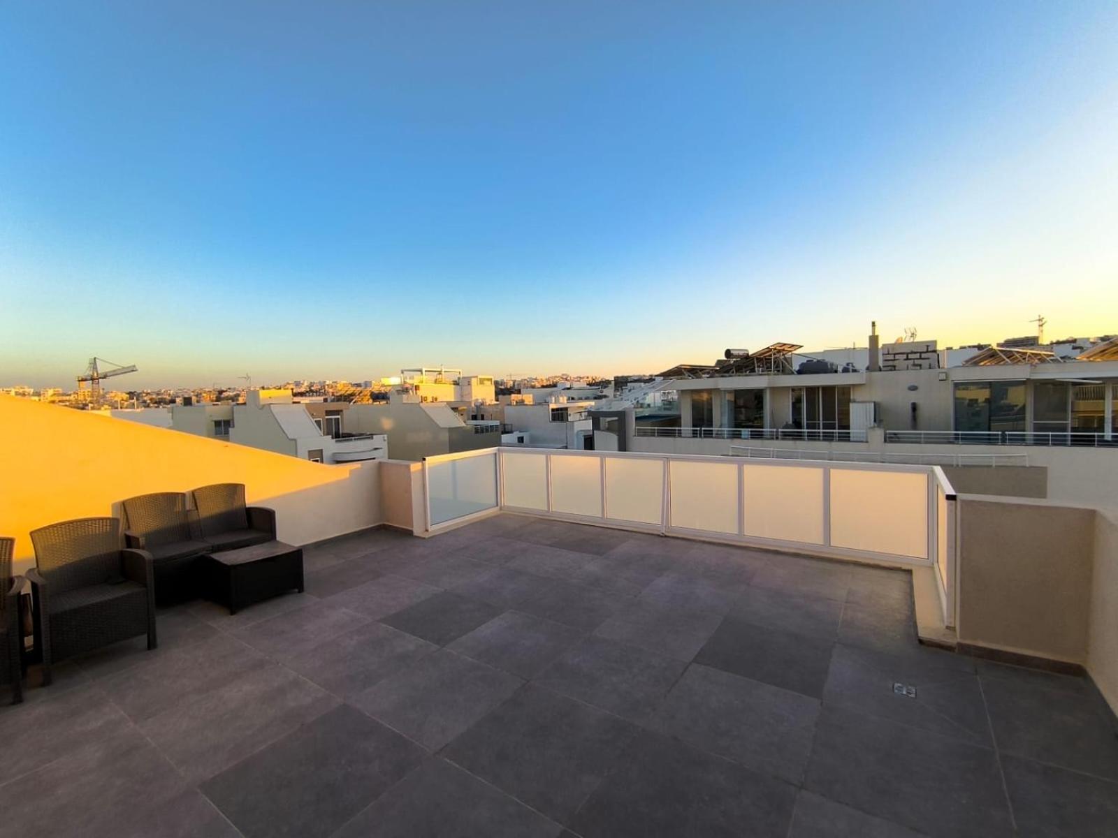 2 Bedroom 2 Bathroom Penthouse * Is-Swieqi